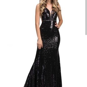 STUNNING BLACK EVENING GOWN